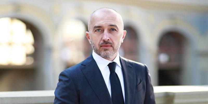 &laquo;Без нервів&raquo;. Різниця між офіційним і готівковим курсом долара знизилася в сім разів&nbsp;&mdash; Пишний
