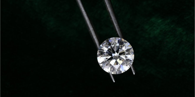Криваві алмази. Як&nbsp;Росія обходить санкції на&nbsp;ринку коштовностей, а&nbsp;Tiffany і Cartier закривають на&nbsp;це&nbsp;очі &mdash; розслідування