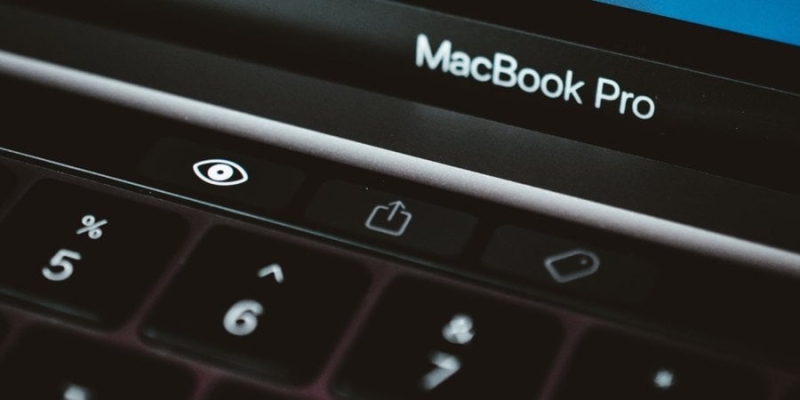 Спірний гаджет. Apple припинила випуск 13-дюймового MacBook Pro з&nbsp;Touch Bar