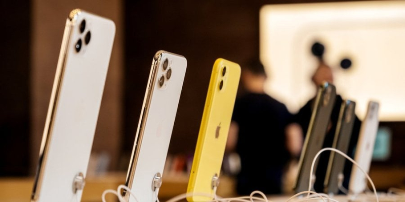 Підготовка триває. Apple, ймовірно, планує випустити iPhone з екраном, що згинається — ЗМІ