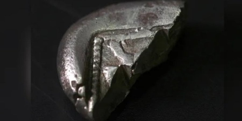 Дивна практика. Археологи виявили зламану срібну монету віком 2500 років недалеко від Єрусалима