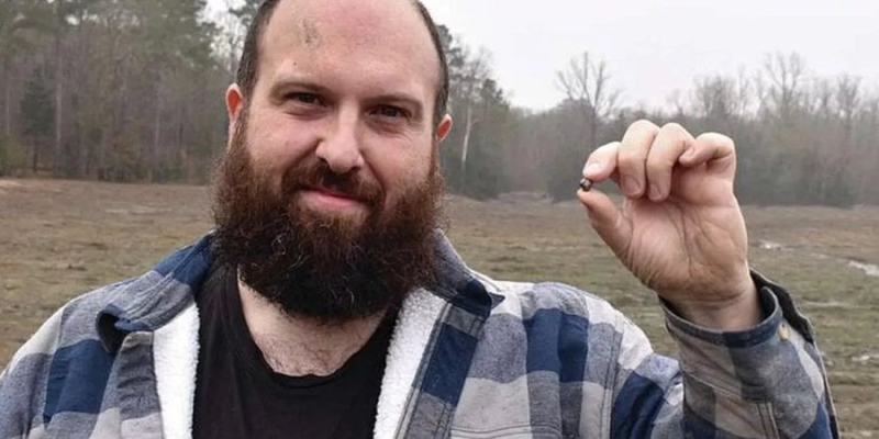 Французький турист знайшов величезний алмаз в&nbsp;американському парку. Він планує повернутися туди з&nbsp;дочкою