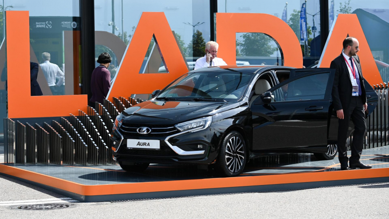 "АвтоВАЗ" назвал цену Lada Aura и дату начала розничных продаж